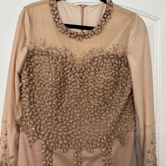 Long sleeve evening gown. - Picture 2 of 7